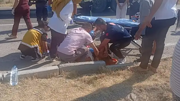 Konya'da refüje çarpan araç savruldu! 4 yaralı