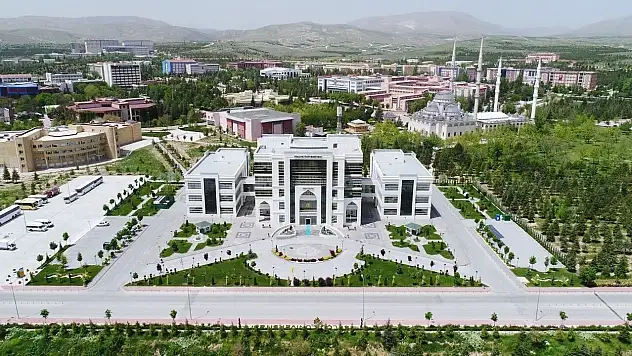 Konya'da sağlıkta yeni dönem başlıyor! İki üniversite hastane için kolları sıvadı