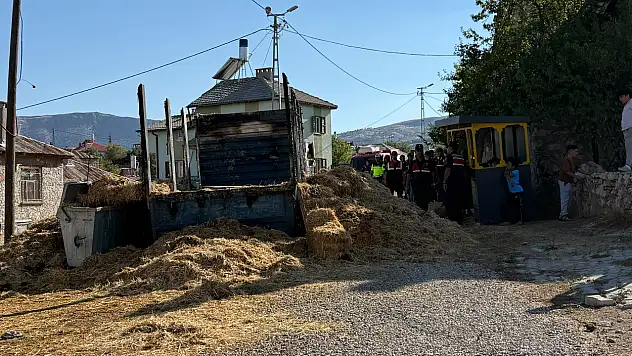 Konya'da saman yüklü kamyonda çıkan yangın korkuttu