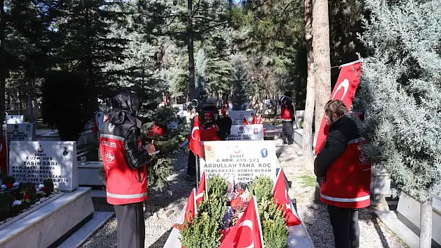 Konya'da şehit kabirlerine bakım ve onarım yapılıyor