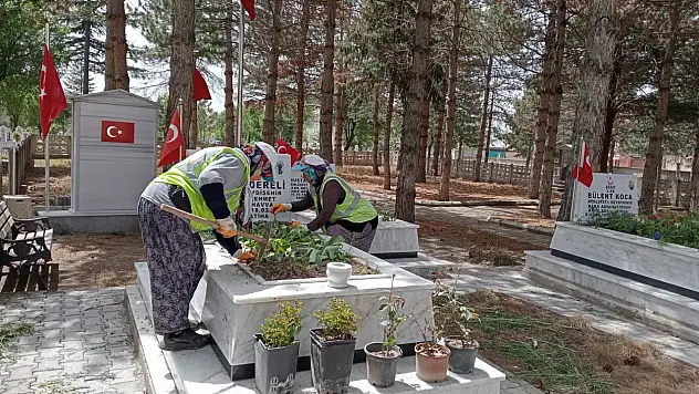 Konya'da şehitlere vefa!