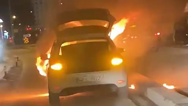 Konya'da seyir halindeki otomobil alev topuna döndü!