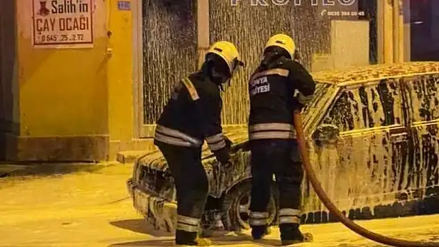 Konya'da seyir halindeki otomobil alev aldı