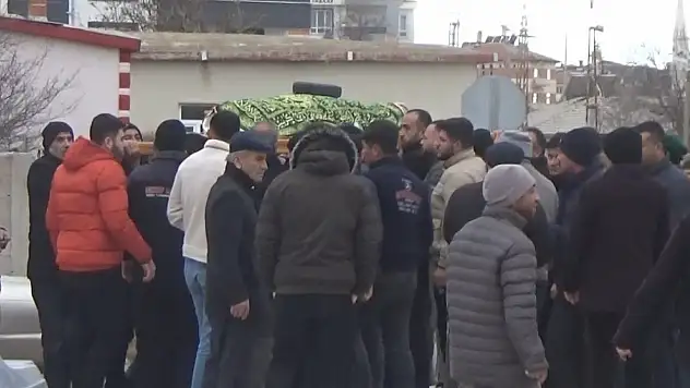 Konya'da silahlı kavgada ölen genç aylar önce kaybettiği babasının yanına defnedildi