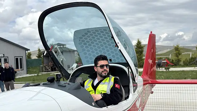 Konya'da sıra dışı coğrafya dersi! Öğretmen, obrukları uçakla üstünden geçerek anlattı!
