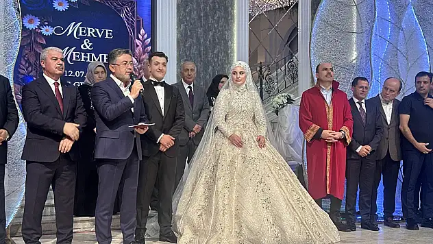 Konya'da siyaset ve iş dünyasını buluşturan düğün gerçekleşti