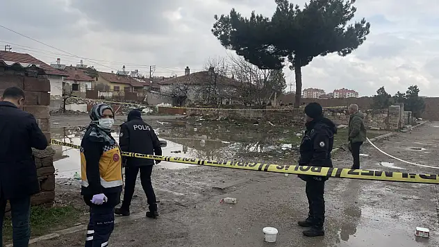 Konya'da sokak ortasında silahlar patladı! Akrabalar birbirine girdi: 1 yaralı!