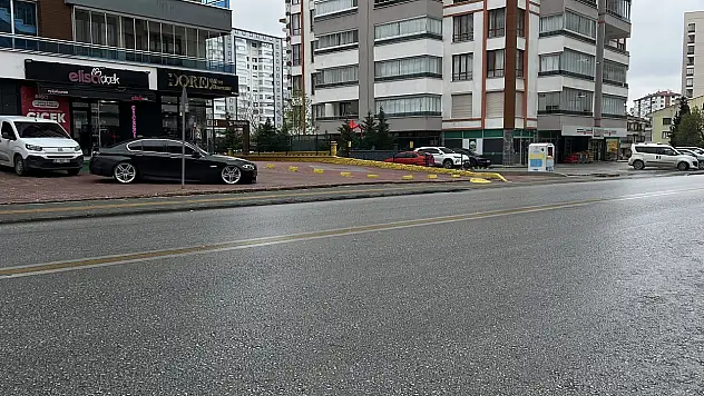 Konya'da taksinin çarptığı bisikletli metrelerce savruldu!