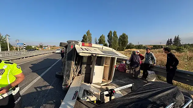 Konya'da tarım işçilerini taşıyan minibüs devrildi: 2'si ağır 14 yaralı!