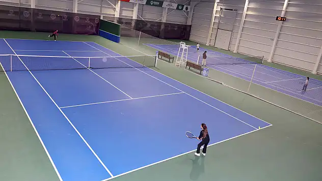 Konya'da tenis turnuvası tüm heyecanıyla devam ediyor