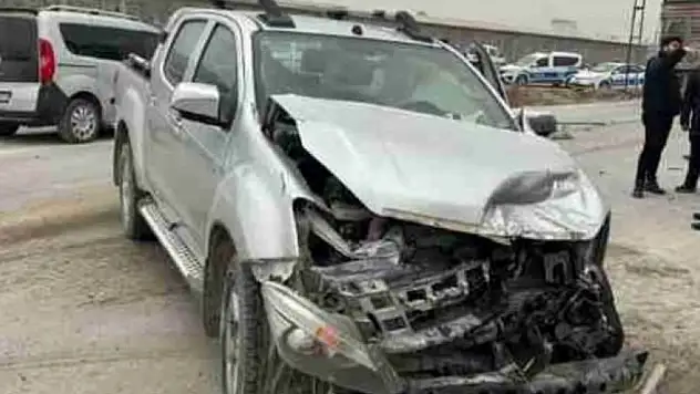 Konya'da tır ile kamyonet çarpıştı sürücü yaralandı