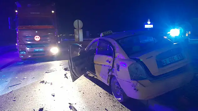 Konya'da tır ile ticari taksi birbirine girdi!