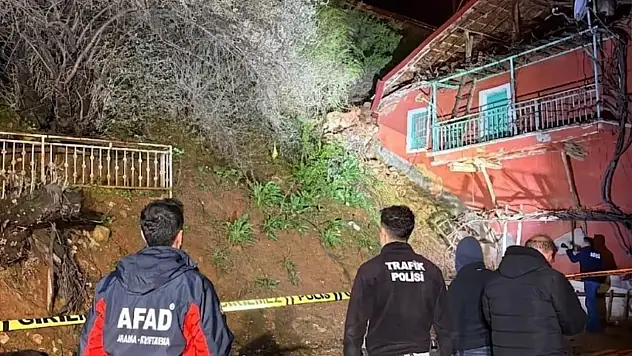 Konya'da toprak kayması: Ev ve yolu kapattı! AFAD harekete geçti…