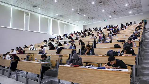 Konya'da TYT provası: 5 bin aday Karatay'da ter döktü!