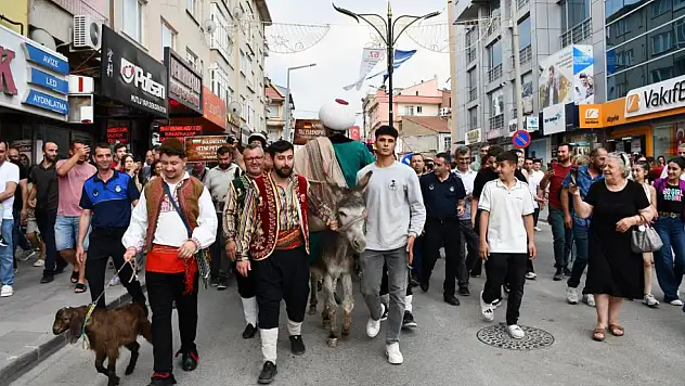 Konya'da uluslararası şenlikte ortalık karıştı!