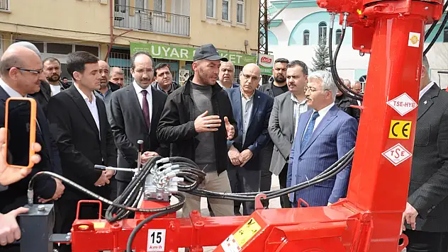 Konya'da üreticilere yem makinesi desteği