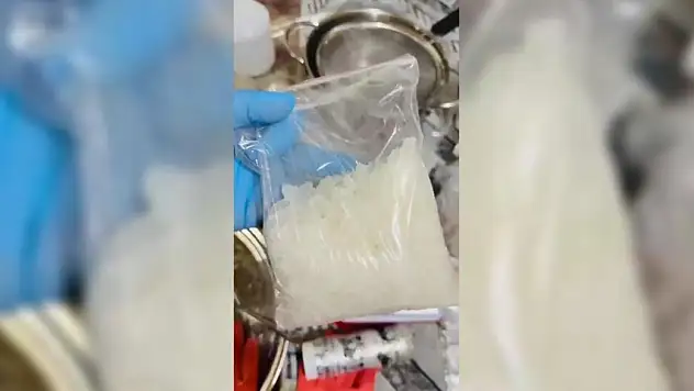 Konya'da uyuşturucu imalathanesi deşifre oldu! Kilo kilo pişirirken yakalandı