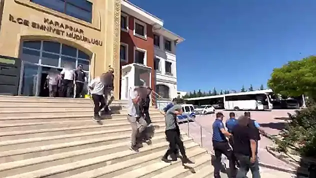Konya'da uyuşturucu tacirlerine operasyon! 25 kişi yakalandı