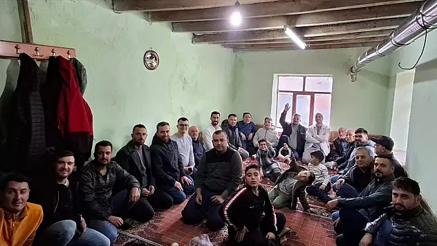 Konya'da vatandaşlar köy odalarında bayramlaşıyor