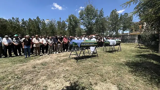 Konya'da yürek yakan veda! Anne ve kızı dualarla toprağa verildi