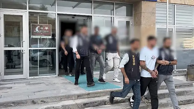 Konya dahil 7 ilde sahte araç kiralama operasyonu: 5 gözaltı!