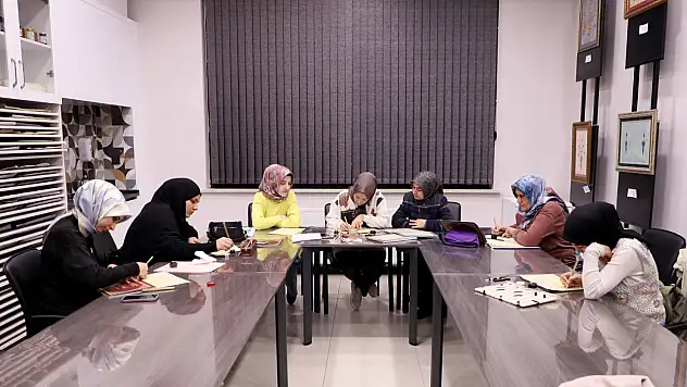 Konya'daki bu merkezde yüzlerce genç geleceğe hazırlanıyor!