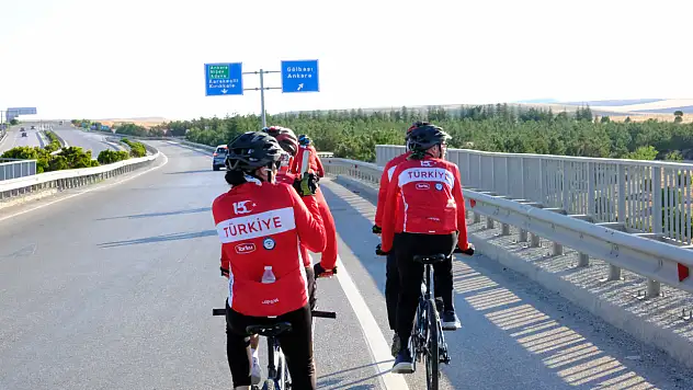 Konya'dan Ankara'ya demokrasi için pedal çevirdiler!