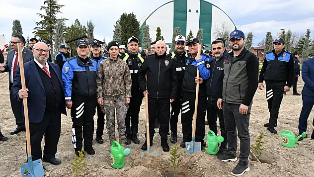 Konya Emniyeti Polis Haftası'nda fidanları toprakla buluşturdu