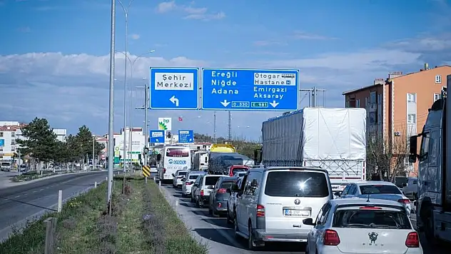 Konya-Karapınar kara yolunda bayram yoğunluğu!