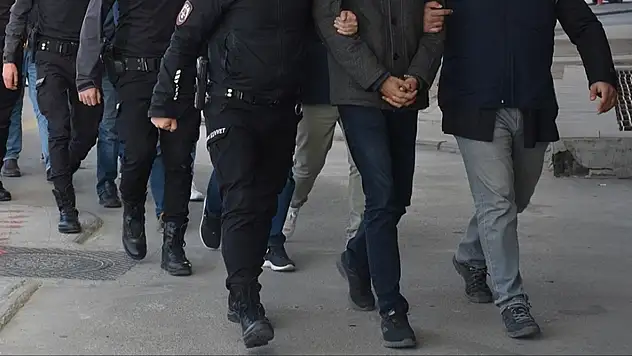 Konya merkezli 5 ilde dev operasyon! Çok sayıda doktor gözaltına alındı