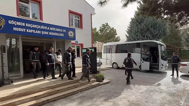 Konya merkezli 5 ilde göçmen kaçakçılığı operasyonu: 10 tutuklama!