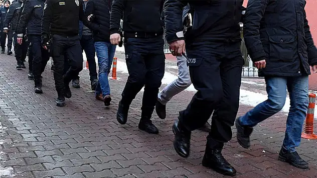 Konya merkezli 8 ilde FETÖ'ye şafak operasyonu: 20 gözaltı!