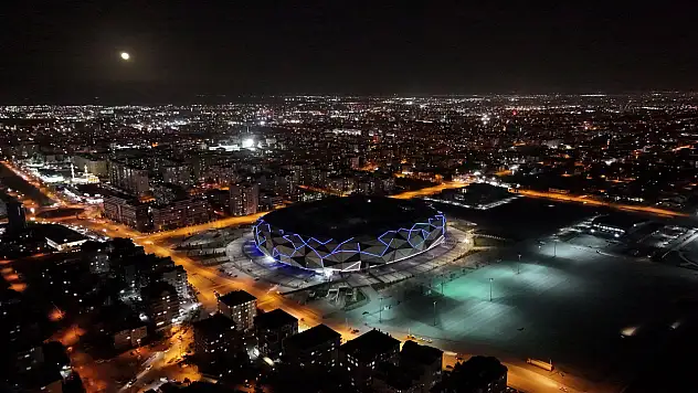 Konya'nın gecesi maviye boyandı! Şehrin simgeleri otizm için aydınlandı