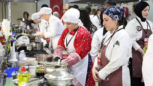 Konya'nın lezzet ustaları yarışıyor: 31 ilçeden 224 yarışmacı tezgah başında!