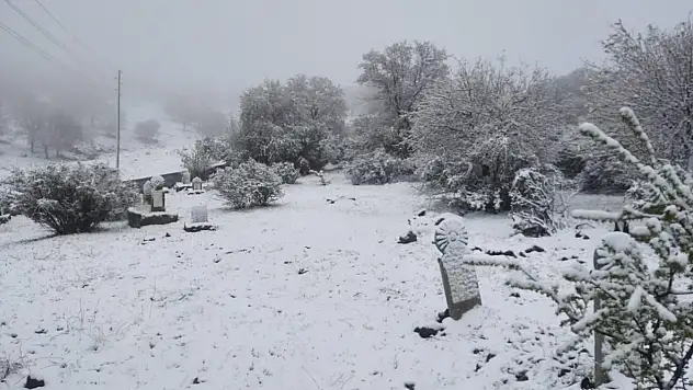 Konya'nın o ilçesi bahar ayında karla uyandı!