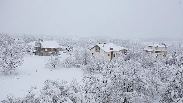 Konya'nın o ilçesinde kar kalınlığı 50 santimetreye ulaştı