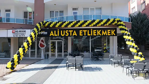 Konya'nın sevilen lezzeti Ali Usta Etliekmek'te yeni şube kapılarını açtı