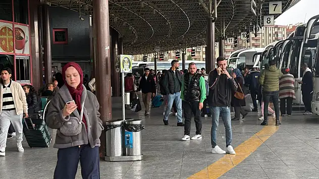 Konya otogarında dönüş yoğunluğu başladı!