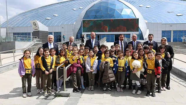 Konya protokolü, geleceğin mucitleriyle Bilim Merkezi'nde buluştu