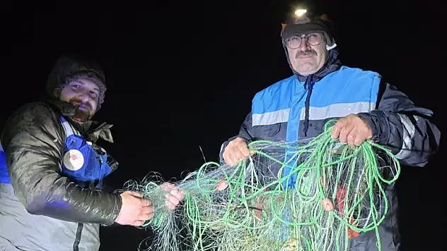 Konya Suğla Gölü'nde 800 metrelik ağ imha edildi!