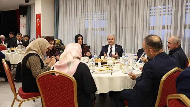 Konya Valisi Akın, huzurevi sakinleriyle iftarda buluştu