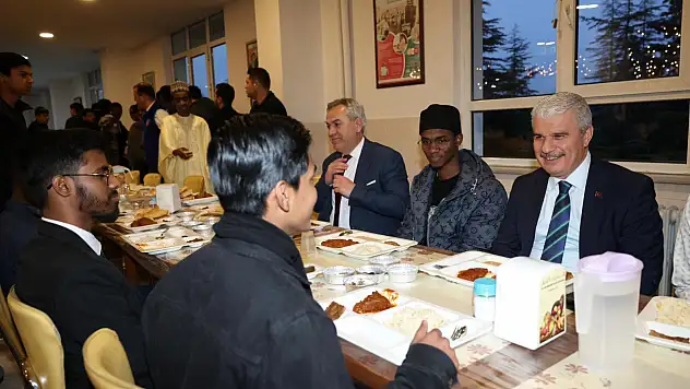 Konya Valisi İbrahim Akın öğrencilerle iftar sofrasında buluştu!