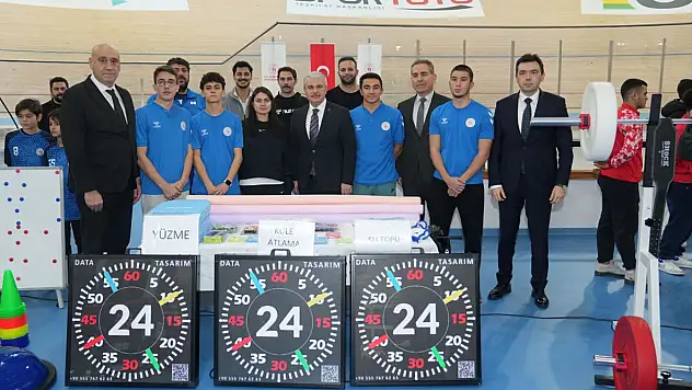 Konya'ya 60 milyon liralık spor malzemesi dağıtıldı