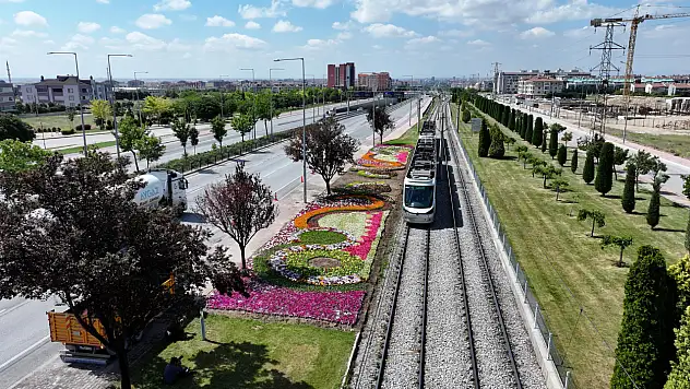 Konya'ya bahar dokunuşu: 1 milyon 800 bin çiçek şehri süsledi!