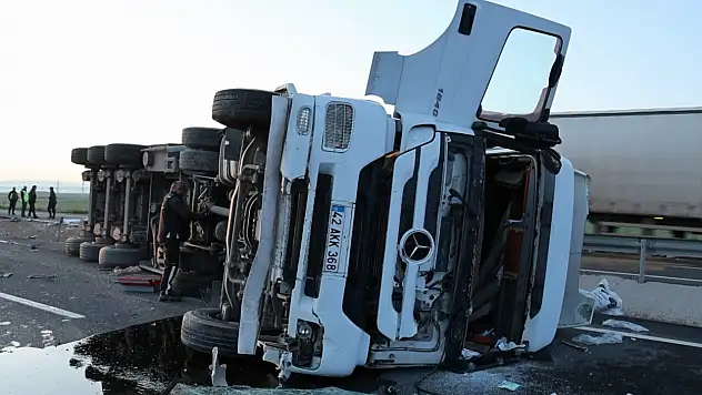 Konya yolunda devrilen tıra yardım için durdu felaketi yaşadı! 6 yaralı!