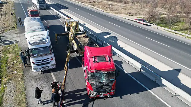 Konya yolunda tır yolcu minibüsüne çarptı! 11 yaralı