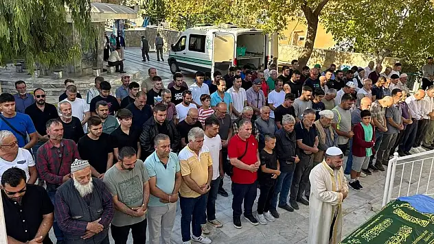 Konya Yolunda Vefat Eden Anneye Veda
