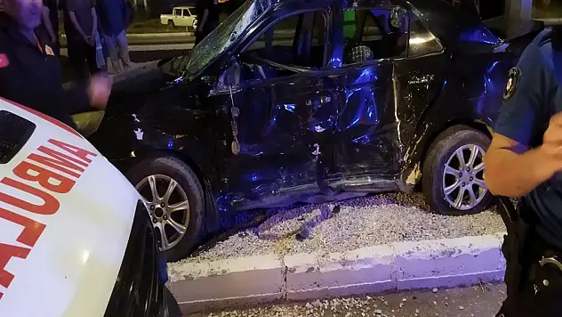 Konya yolunda yürek yakan kaza! Otomobil biçildi: 1 ölü, 1 ağır yaralı!