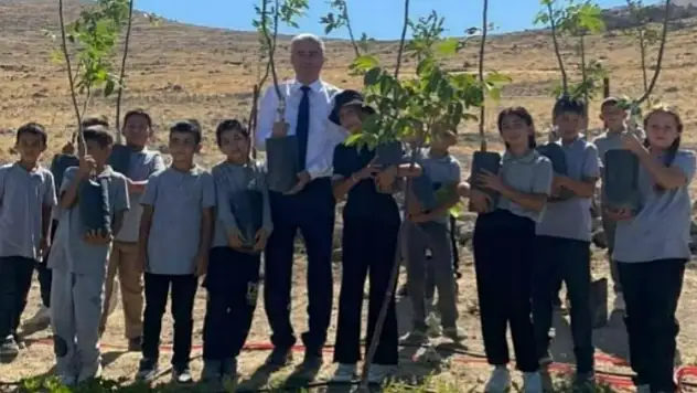 Konya'da 100 Öğrenci 100 Fidan etkinliği yapıldı