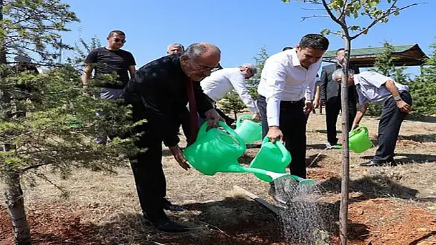 Konya'da 15 Temmuz etkinliklerinde şehitler için fidan dikildi